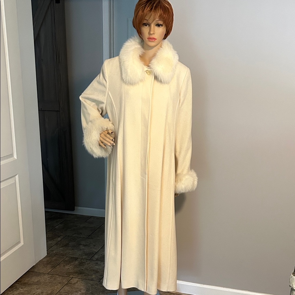 Vintage 80-s -90’s Bill Blass Signature Lambswool Cashmere Fox Trim Coat Poland